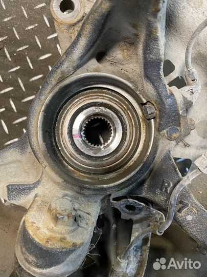 Кулаки передние Toyota Camry 50 2.5