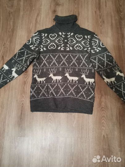 Свитер с оленями