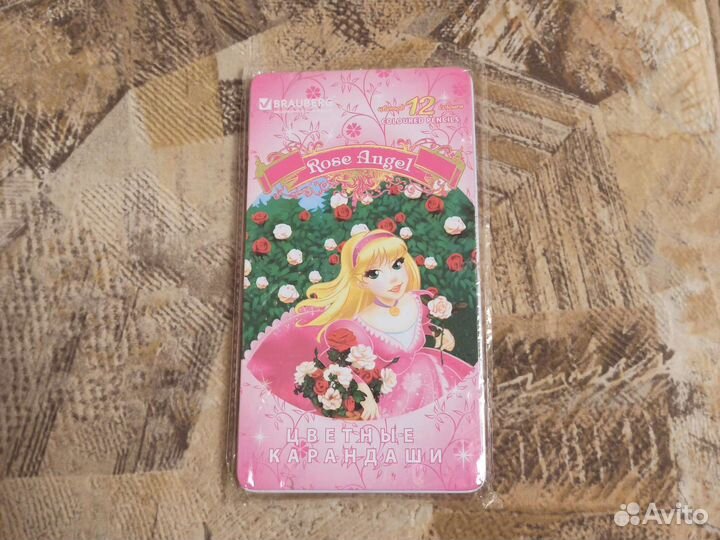 Набор цветных карандашей в металлическом футляре