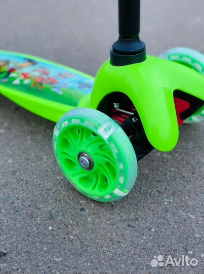 Детский трёхколёсный самокат