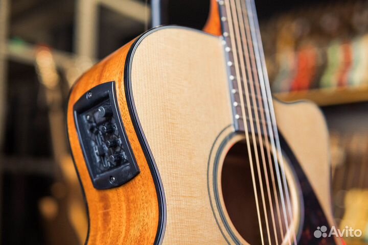 Электроакустическая гитара Yamaha FSX800C N