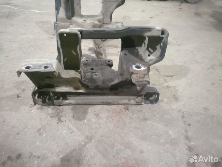 Подрамник Volkswagen Transporter Caravelle Т4