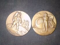 Медаль настольная Гагарин и Амстронг