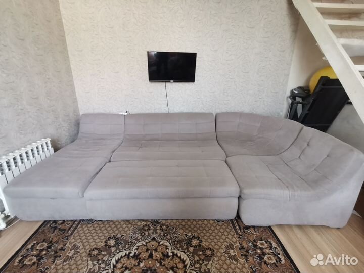 Большой модульный диван