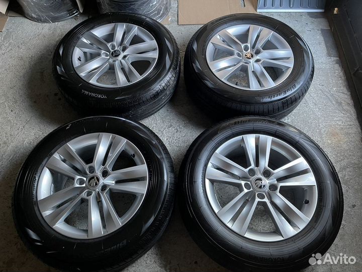 R17 Yokohama BluEarth AE50 215/65, PCD 5x112 DIA 57.1