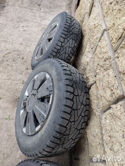 Зимняя резина 215/65 R16