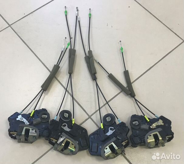 Замок двери toyota crown GRS182 (Тойота Краун)