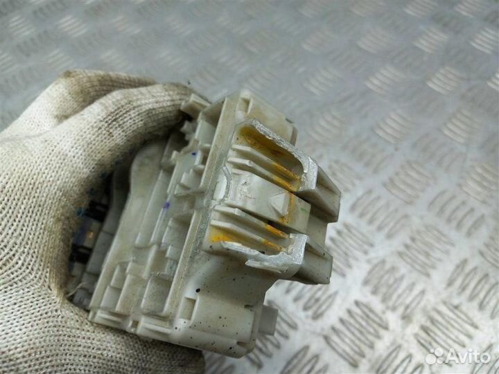 Блок предохранителей Mitsubishi Outlander 1 CU 2.4