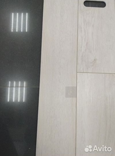 Кварцвиниловая плитка клеевая