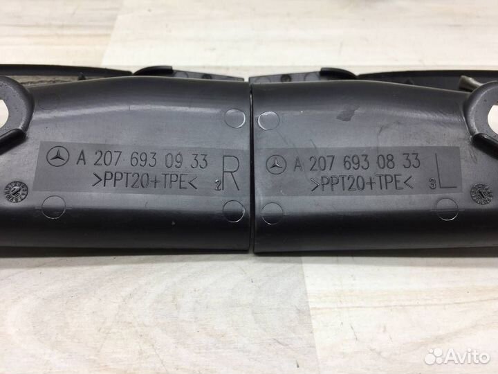 Накладка передней стойки кузова Mercedes W207