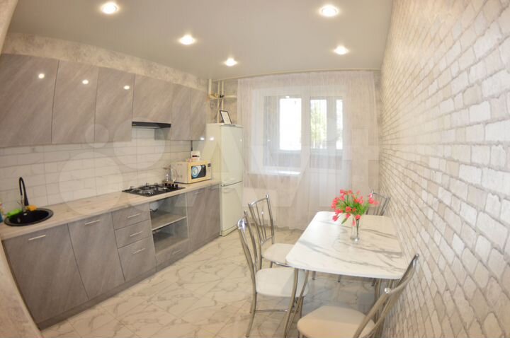 2-к. квартира, 60 м², 2/18 эт.
