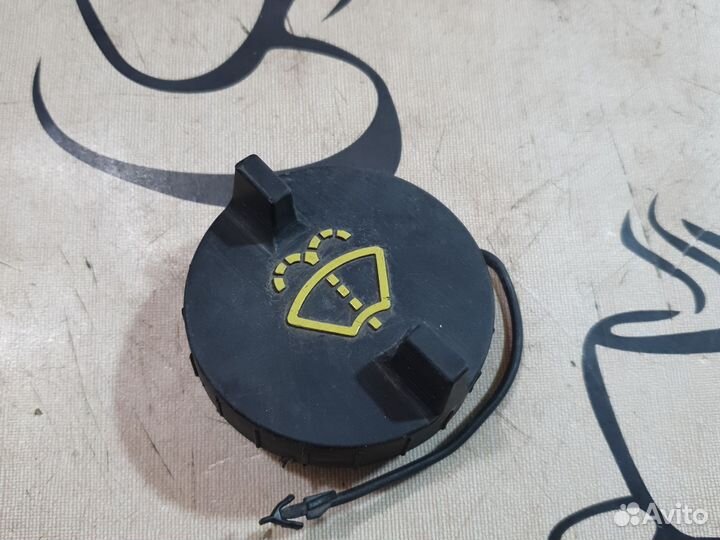 Крышка бачка омывателя Форд Мондэо 3