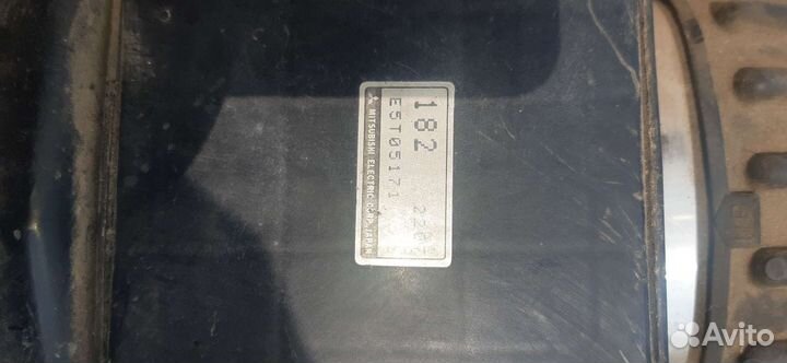 Корпус воздушного фильтра Mitsubishi Chariot