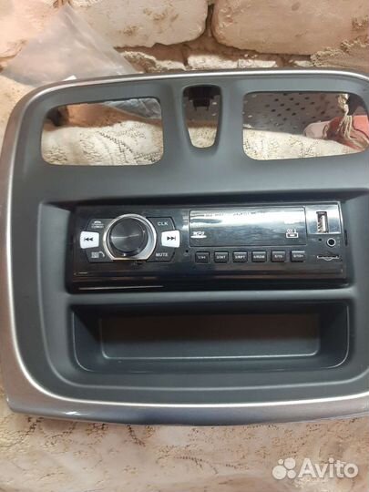 Рамка для магнитолы renault logan 2