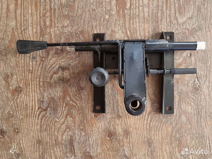 Механизм качания для компьютерного кресла