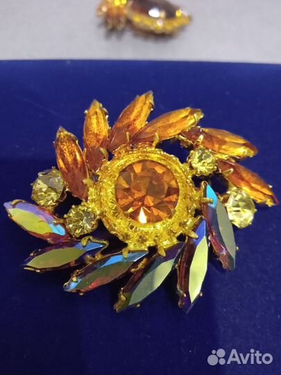 Чешские винтажные броши Яблонекс