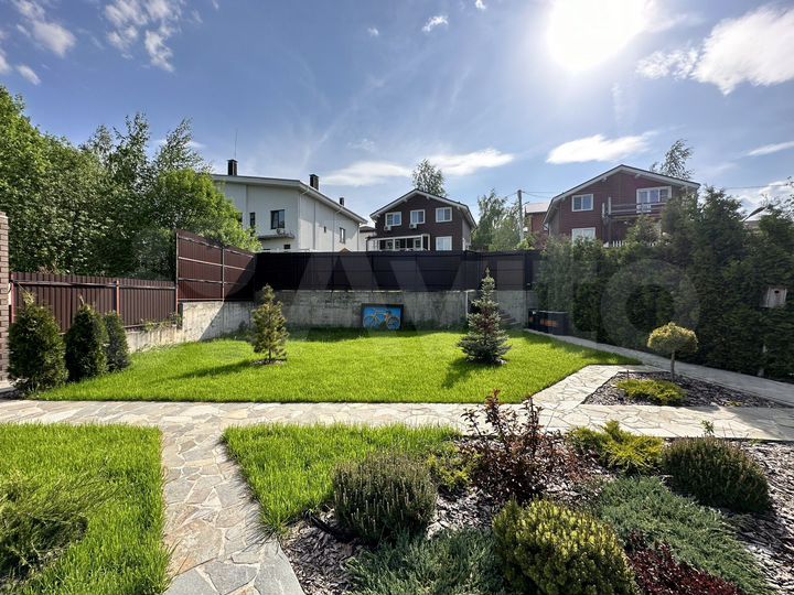 Таунхаус 280 м² на участке 13 сот.