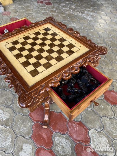 Шахматный стол
