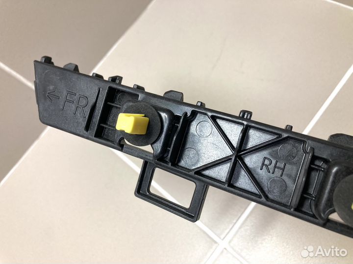 Кронштейн заднего бампера правый Hyundai Solaris