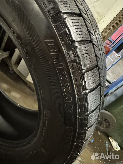 Bridgestone Blizzak VRX 235/55 R17 99S