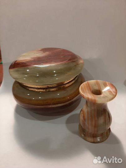 Шкатулка,ваза,груша из натурального Оникса