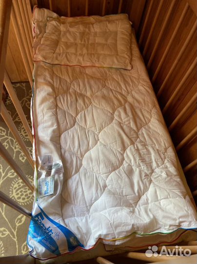 Детское одеяло и подушка в кроватку