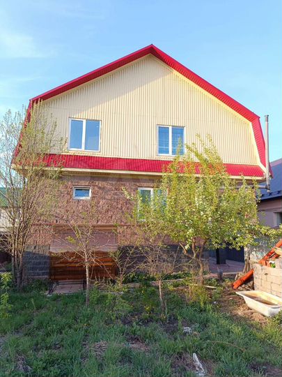 Коттедж 209 м² на участке 9 сот.