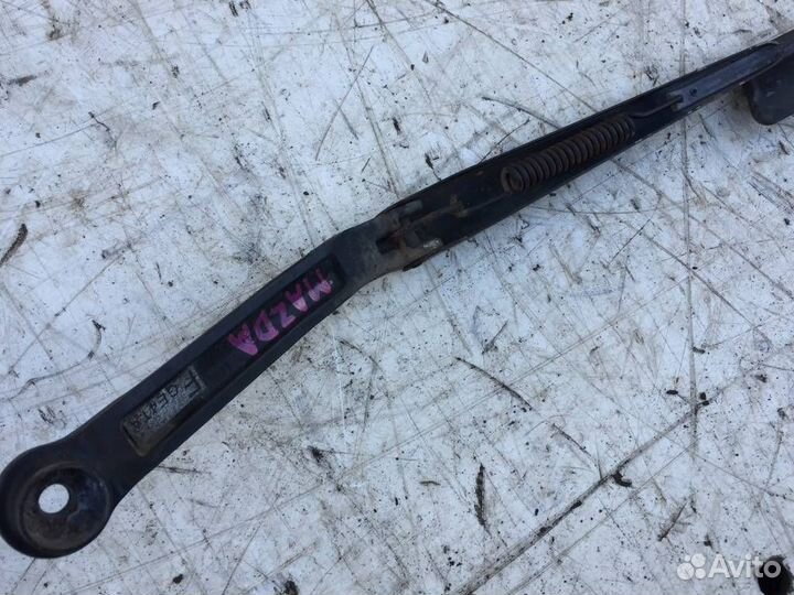 Поводок стеклоочистителя передний