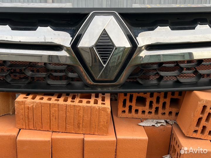 Решетка радиатора renault duster