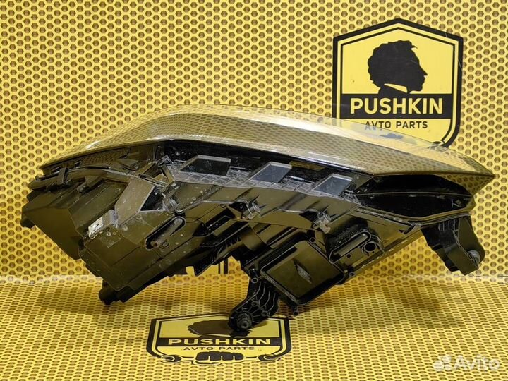 Фара правая Volkswagen Polo