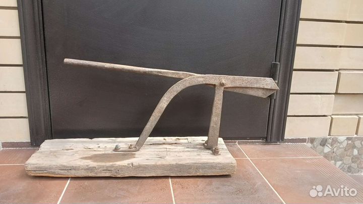 Старинный инструмент-ножницы