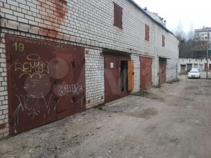 Гараж, > 30 м²