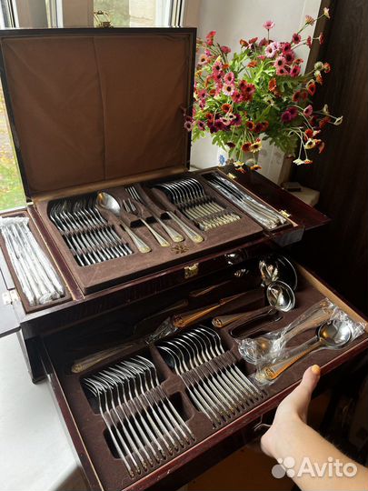 Набор столовых приборов на 12 персон