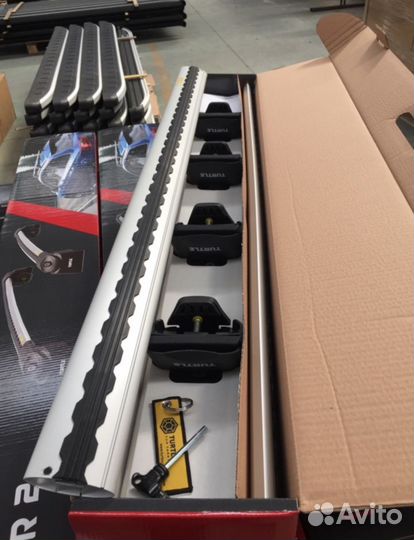 Багажник Turtle AIR1 silver на рейлинг c просветом