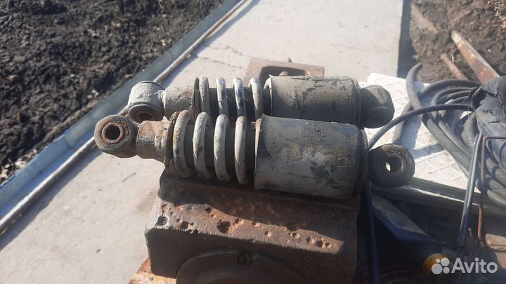 Aмортизаторы под кабину