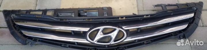 Решетка радиатора передняя верхняя Hyundai Solaris