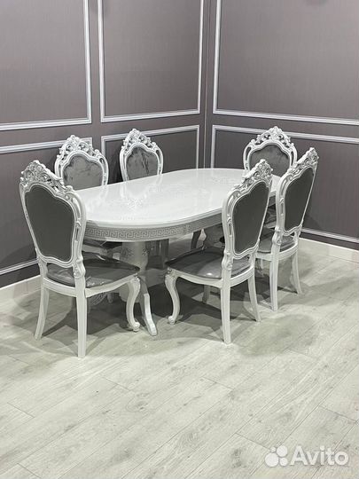 Кухонный стол и стулья новые