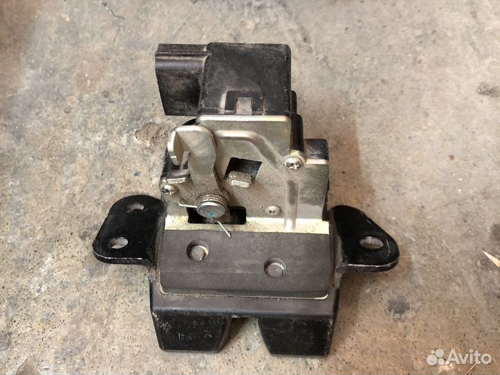 Замок крышки багажника kia ceed ed