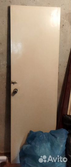 Старые оконные рамы и двери межкомнатные