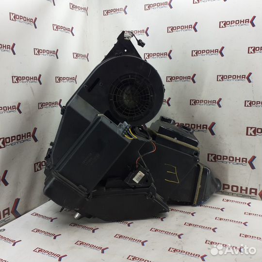 Корпус отопителя (с моторчиком, радиаторами и акту