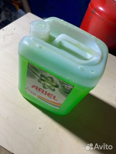 Шампунь Олд спайс, и ариель для стирки