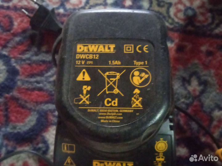 Зарядка DeWalt