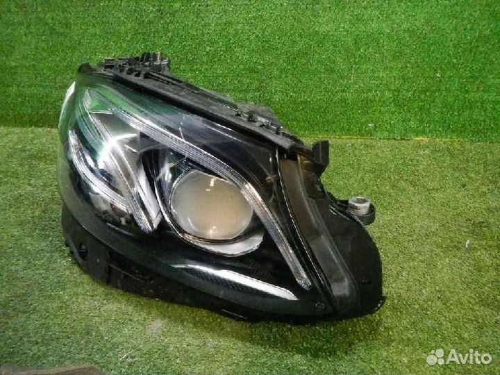 Фара правая Mercedes-Benz E-Class
