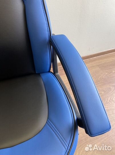 Офисное кресло. Гарантия 1 год