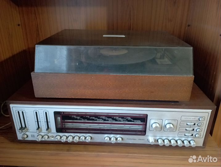 Проигрыватель радиоприемник СССР