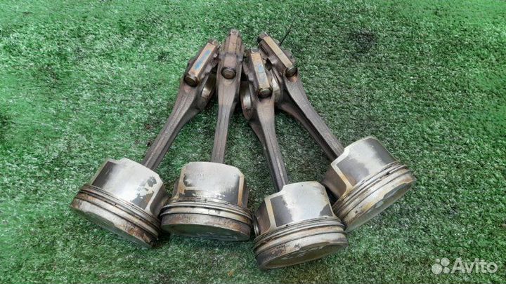Поршень с шатуном Volkswagen Passat B5 APU 1.8