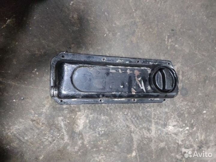 Крышка клапанная Volkswagen Passat B5