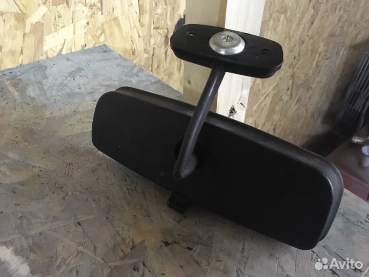 Зеркало заднего вида