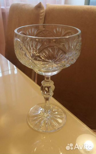 Ваза хрустальная на ножке
