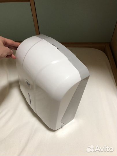 Диспенсер для полотенец лист Luscan Professional